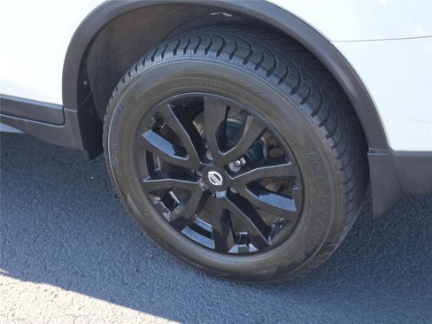 Used 2020 Nissan Rogue SV image 18