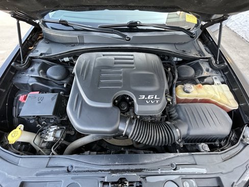 Used 2016 Chrysler 300 C image 12