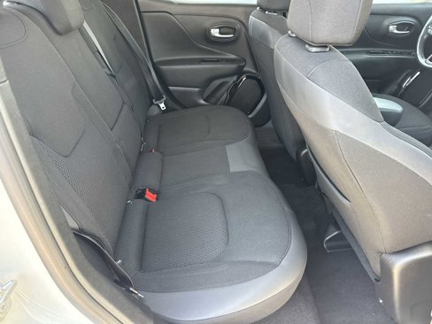 Used 2019 Jeep Renegade Altitude w/ Quick Order Package 2XM image 17