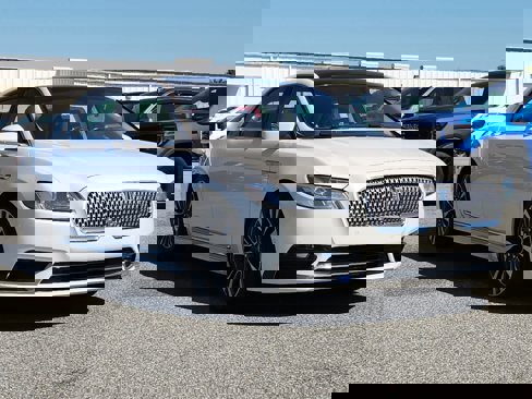 Used 2019 Lincoln Continental Reserve image 3