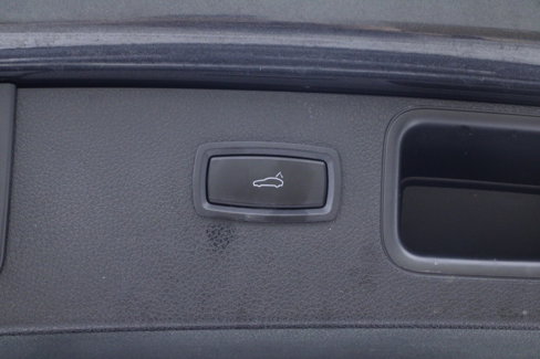Used 2017 Porsche Macan image 12