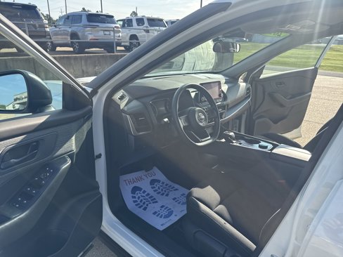 Used 2023 Nissan Rogue S image 10