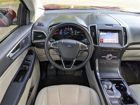 Used 2019 Ford Edge Titanium w/ Cold Weather Package image 15