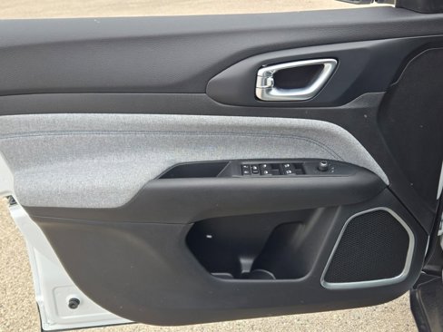 New 2025 Jeep Compass Latitude image 20