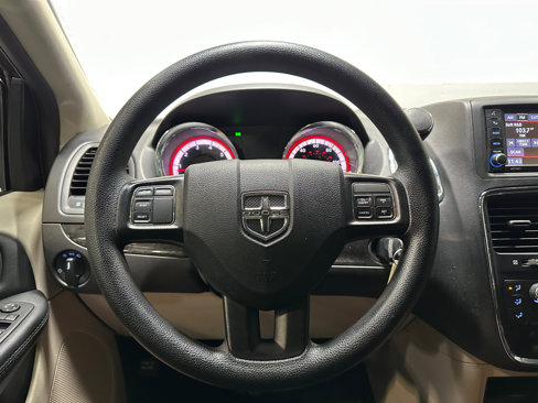 Used 2020 Dodge Grand Caravan SE w/ UConnect Hands-Free Group image 28