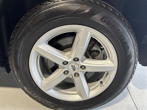 Used 2016 Ford Explorer XLT w/ Equipment Group 202A image 14