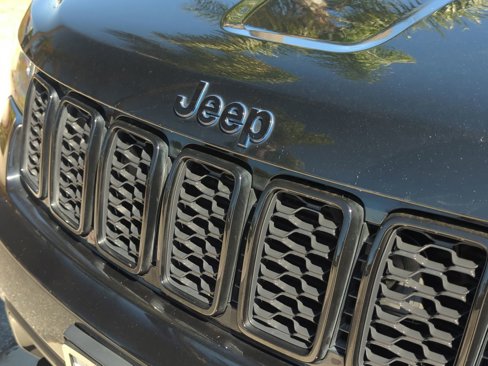 Used 2019 Jeep Grand Cherokee Laredo image 13