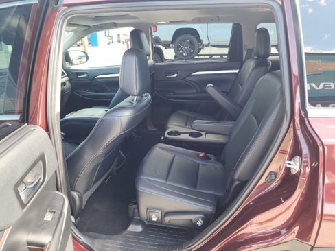 Used 2019 Toyota Highlander XLE image 21