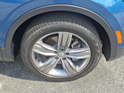 Used 2018 Volkswagen Tiguan SEL Premium image 8