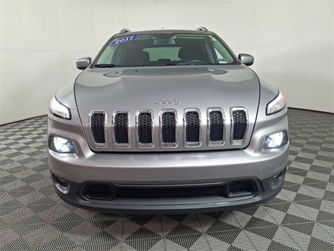 Used 2017 Jeep Cherokee Latitude w/ Cold Weather Group image 5
