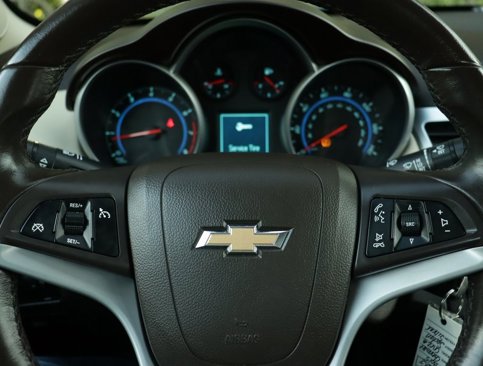 Used 2015 Chevrolet Cruze LT image 10