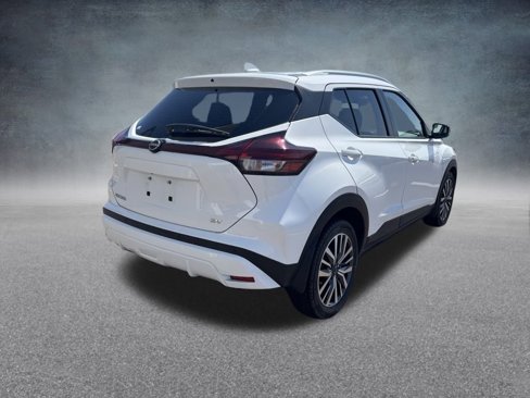 Used 2023 Nissan Kicks SV image 5