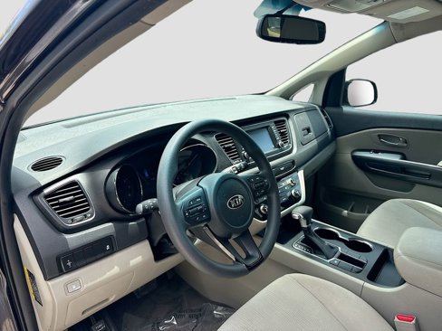 Used 2020 Kia Sedona LX image 2