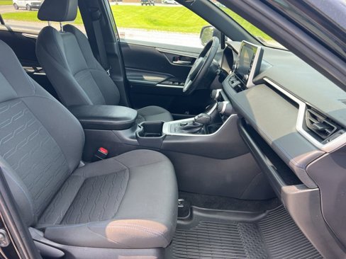 Used 2022 Toyota RAV4 SE image 11