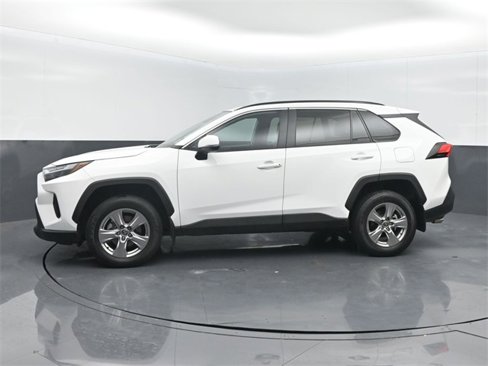 Used 2022 Toyota RAV4 XLE image 4