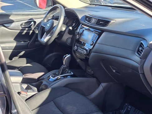 Used 2020 Nissan Rogue SV image 7