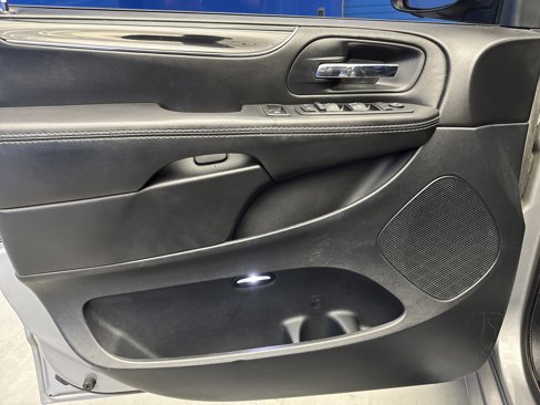 Used 2015 Dodge Grand Caravan SXT image 10