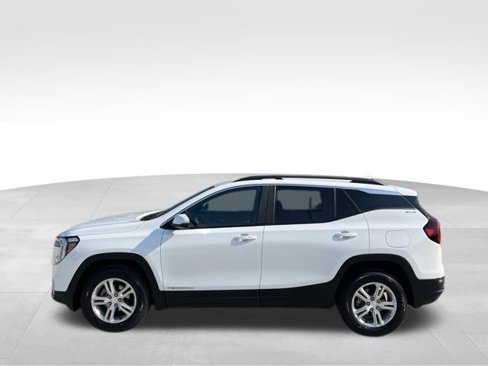 Used 2023 GMC Terrain SLE w/ Driver Convenience Package image 3