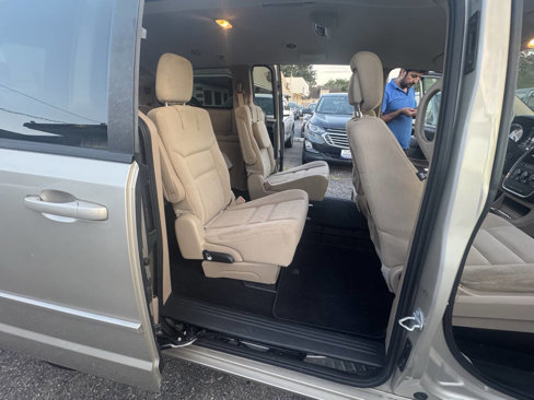 Used 2014 Dodge Grand Caravan SXT image 7
