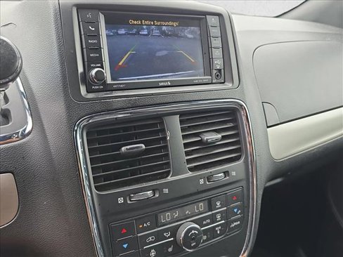 Used 2019 Dodge Grand Caravan GT image 12