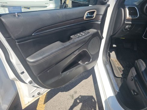 Used 2015 Jeep Grand Cherokee Overland image 16