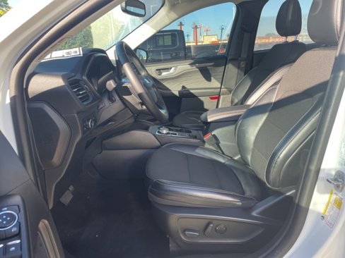 Used 2024 Ford Escape SE w/ Class II Trailer Tow Package image 8