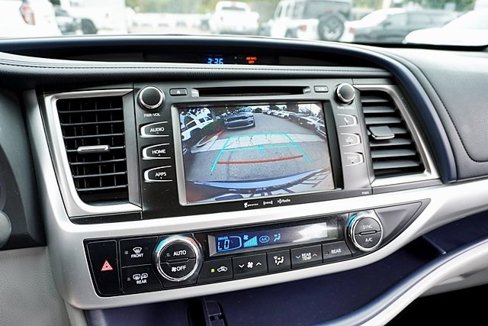 Used 2019 Toyota Highlander LE image 29