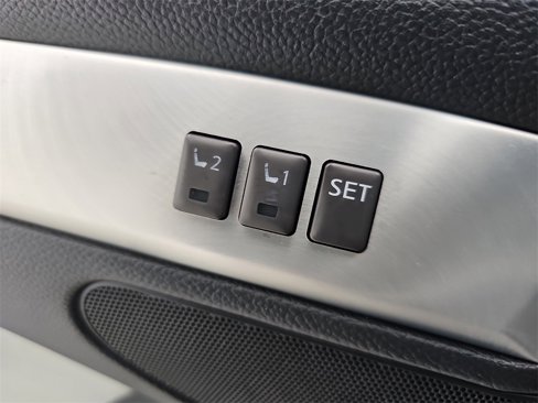 Used 2014 INFINITI Q60 Convertible w/ Sport Package image 34