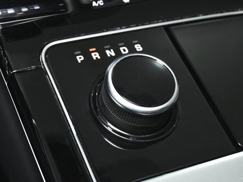 Used 2020 Land Rover Range Rover Velar R-Dynamic S image 32