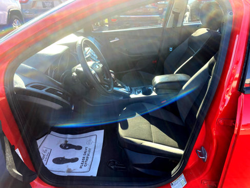 Used 2014 Ford Focus SE w/ SE Winter Package image 10