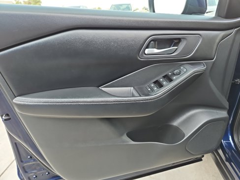 Used 2024 Nissan Rogue SV image 13