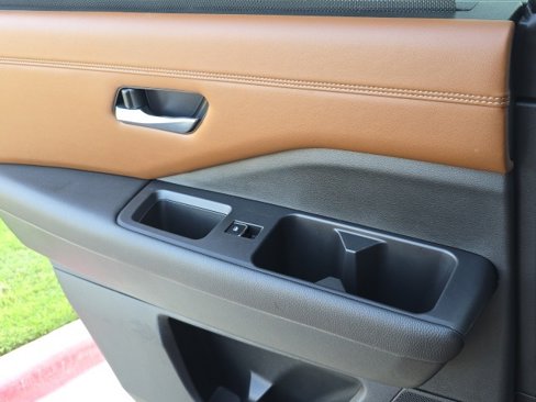 Used 2022 Nissan Pathfinder Platinum w/ Cargo Package image 19