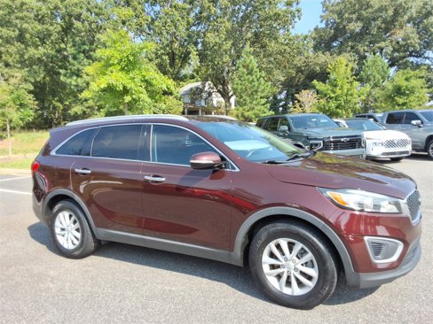 Used 2017 Kia Sorento LX image 3