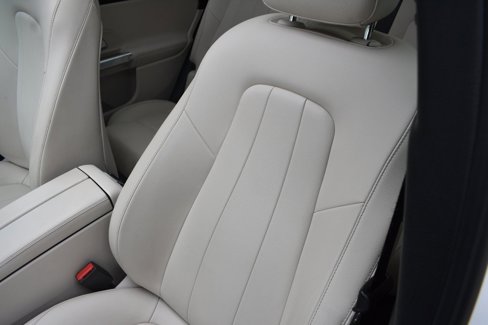 Used 2021 Mercedes-Benz GLB 250 4MATIC w/ Premium Package image 10