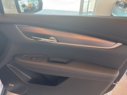 Used 2025 Cadillac XT6 Luxury image 27