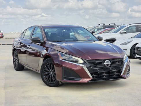 Used 2024 Nissan Altima 2.5 SV image 3