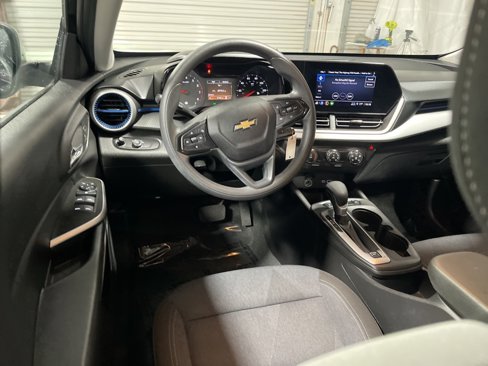 Used 2024 Chevrolet Trax LS image 18