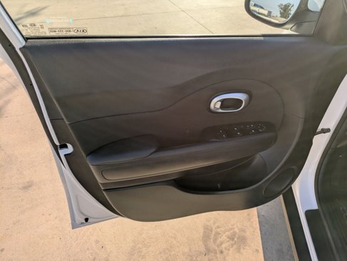 Used 2015 Kia Soul + image 11