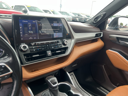Used 2020 Toyota Highlander Platinum image 12