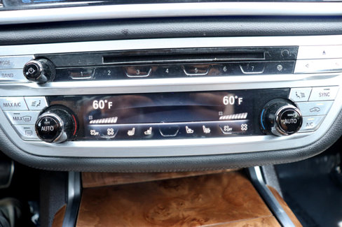 Used 2018 BMW 740i xDrive image 34