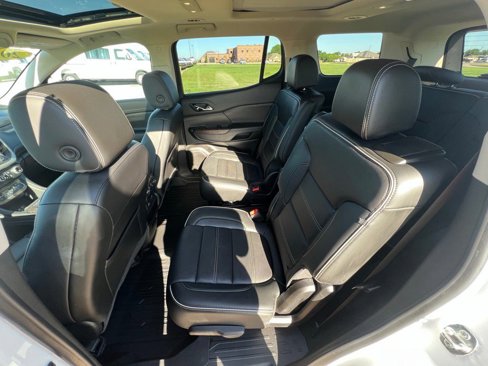 Used 2022 GMC Acadia Denali w/ Denali Technology Package image 13