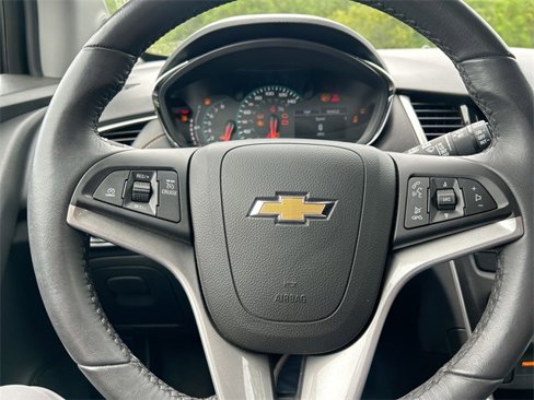 Used 2022 Chevrolet Trax LT w/ LT Convenience Package image 18