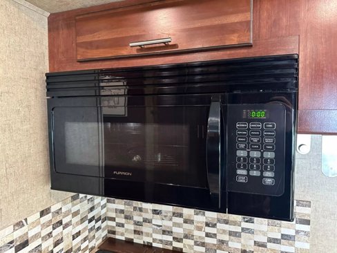 Used 2016 Ford E-450 and Econoline 450 Super Duty w/ Motorhome Prep Package image 23