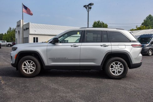 Certified 2023 Jeep Grand Cherokee Laredo w/ Luxury Tech Group I image 6