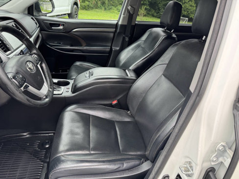Used 2018 Toyota Highlander AWD V6 image 8