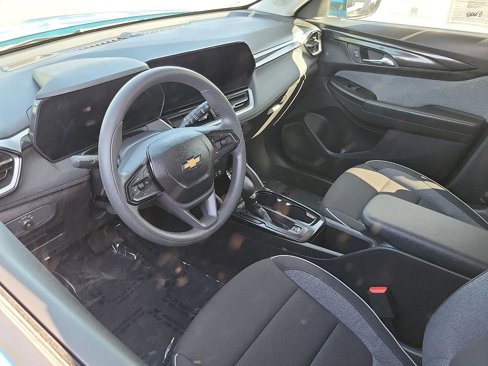 Used 2025 Chevrolet TrailBlazer LT image 3