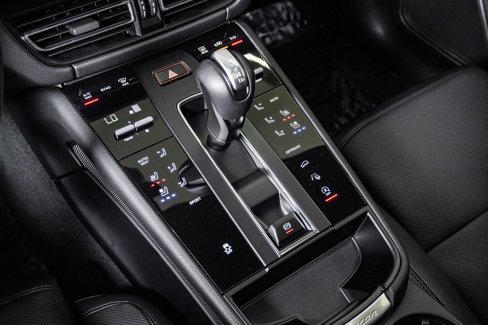 Certified 2025 Porsche Macan image 24