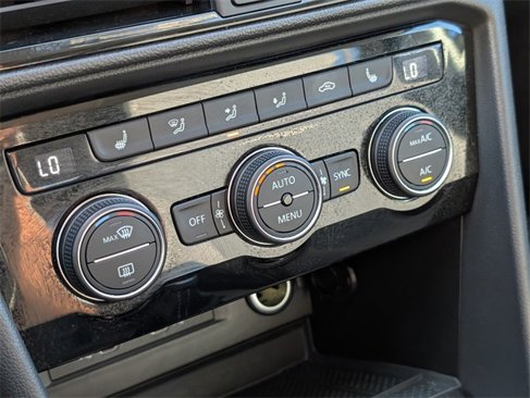 Certified 2024 Volkswagen Taos SE image 21