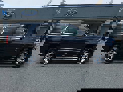 Used 2018 Chevrolet Tahoe LT w/ LT Signature Package image 2