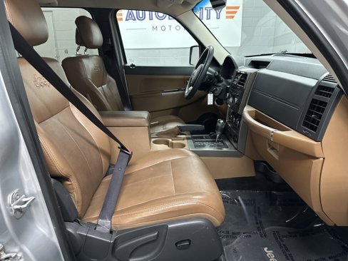 Used 2012 Jeep Liberty Limited image 22